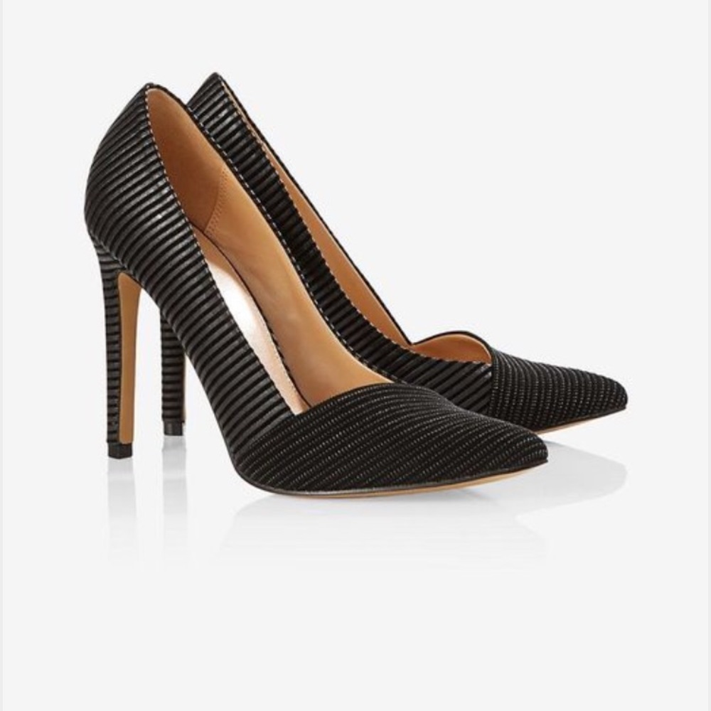 Express textured asymmetrical pump